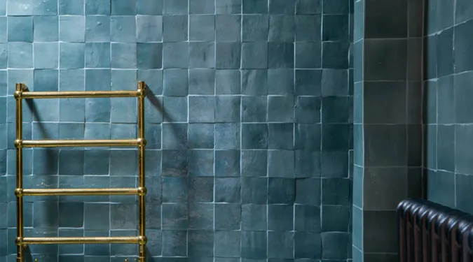 Blue bathrooom wall tiles